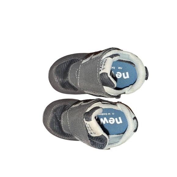 NEW BALANCE TODDLER size 5 sneakers - Picture 4 of 6